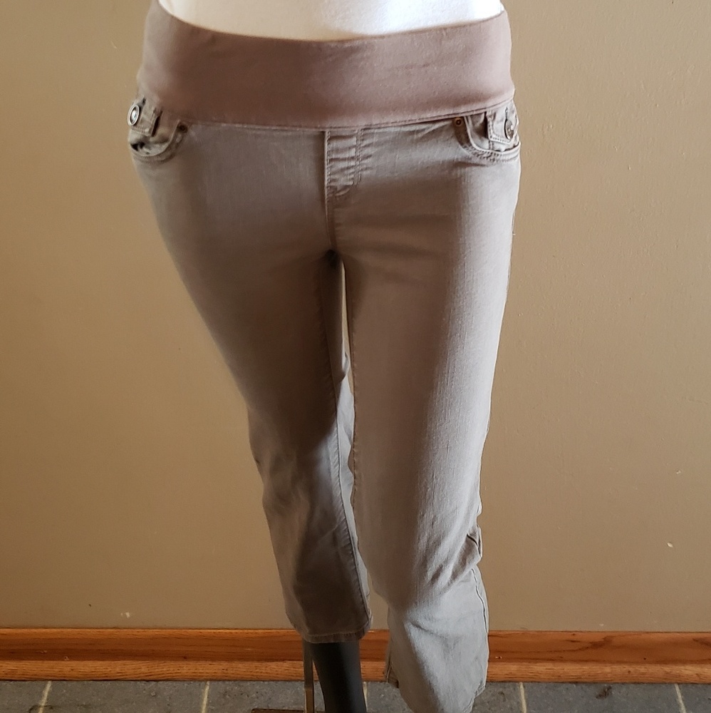 Gap maternity capris